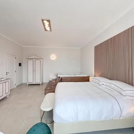 Dimora Bianca Couette-café 4*