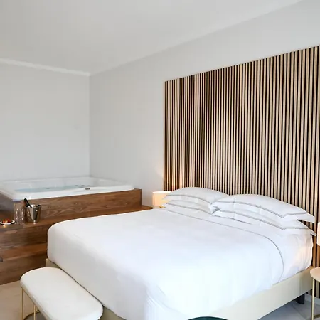 Dimora Bianca Bed & Breakfast 4*